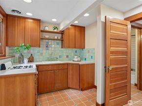 1514 NE 70th Street, Seattle WA 98115