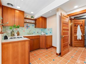 1514 NE 70th Street, Seattle WA 98115