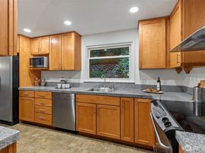 327 108 Avenue SE, Bellevue WA 98004