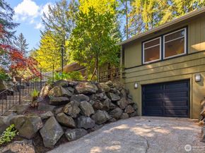 327 108 Avenue SE, Bellevue WA 98004