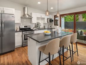 15634 SE 8th Street, Bellevue WA 98008