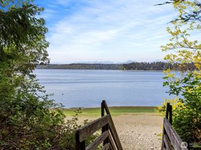 13970 Manzanita Road NE, Bainbridge Island WA 98110
