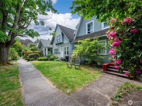 5231 12th Avenue NE, Seattle WA 98105