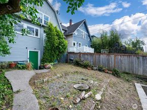 5231 12th Avenue NE, Seattle WA 98105