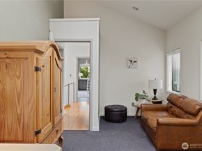 750 Kalmia Court NW, Issaquah WA 98027