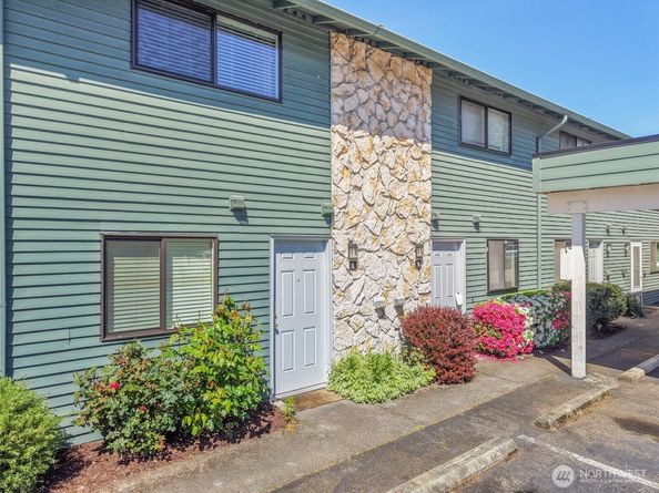 1040 S 320th Street 5, Federal Way WA 98003