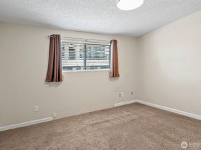 1040 S 320th Street 5, Federal Way WA 98003