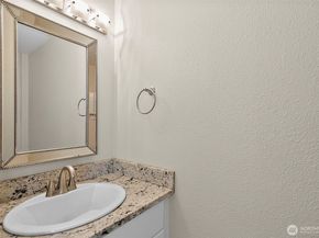 1040 S 320th Street 5, Federal Way WA 98003