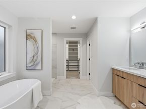 719 Edmonds Way, Edmonds WA 98020