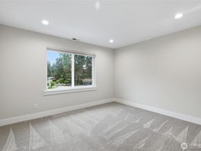 719 Edmonds Way, Edmonds WA 98020