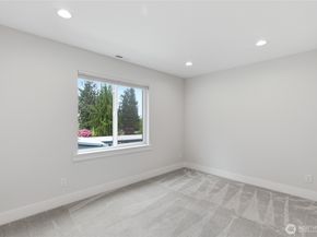 719 Edmonds Way, Edmonds WA 98020