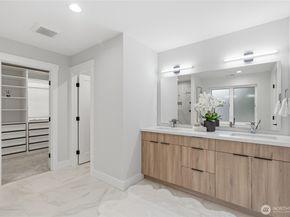 719 Edmonds Way, Edmonds WA 98020