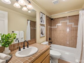 2349 Harbor Avenue SW 701, Seattle WA 98126