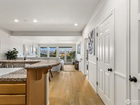 2349 Harbor Avenue SW 701, Seattle WA 98126