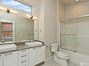 1471 14th Place NE, Issaquah WA 98029