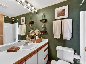2350 10th Avenue E 201, Seattle WA 98102