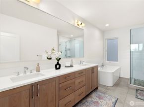 13017 NE 113th St 1, Kirkland WA 98033