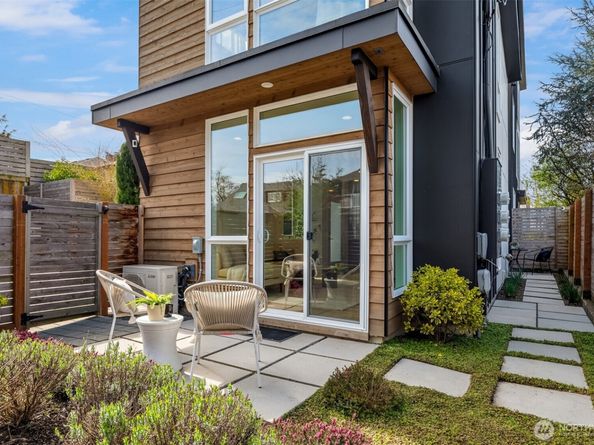 6710 36th Avenue SW B, Seattle WA 98126
