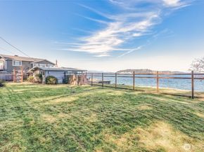 10873 Point Vashon Drive SW, Vashon WA 98070