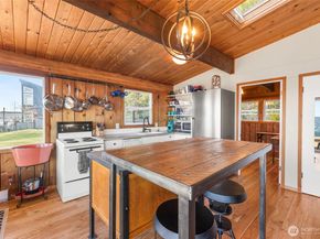 10873 Point Vashon Drive SW, Vashon WA 98070