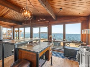 10873 Point Vashon Drive SW, Vashon WA 98070