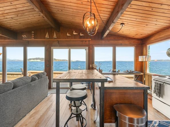 10873 Point Vashon Drive SW, Vashon WA 98070