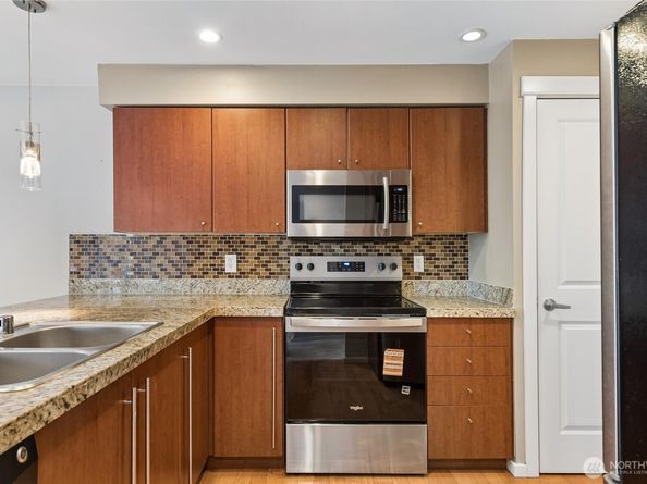 11215 NE 128th Street L301, Kirkland WA 98034