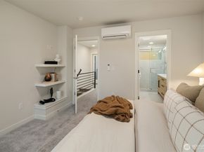 105 NW 39th Street B, Seattle WA 98107
