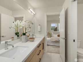 105 NW 39th Street B, Seattle WA 98107