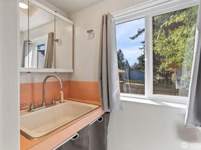 14225 104th Avenue NE, Kirkland WA 98034