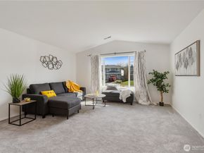 2721 211th Place SW, Lynnwood WA 98036
