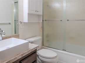 9904 NE 124th Street 1005, Kirkland WA 98034