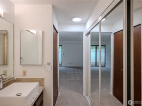 9904 NE 124th Street 1005, Kirkland WA 98034
