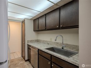9904 NE 124th Street 1005, Kirkland WA 98034