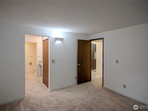 9904 NE 124th Street 1005, Kirkland WA 98034