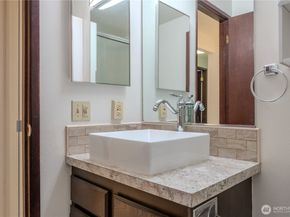 9904 NE 124th Street 1005, Kirkland WA 98034
