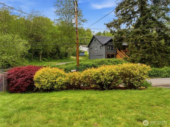 6352 24th Avenue SW, Seattle WA 98106