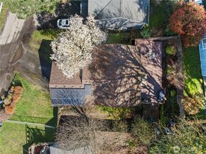 6352 24th Avenue SW, Seattle WA 98106
