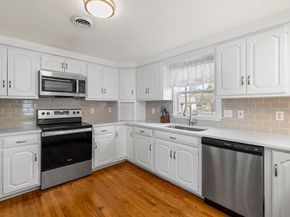 38 Roosevelt St, Braintree MA 02184