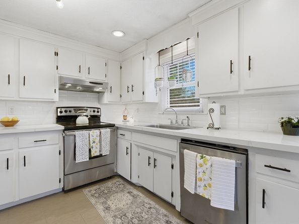 41 Bridge St, Tewksbury MA 01876