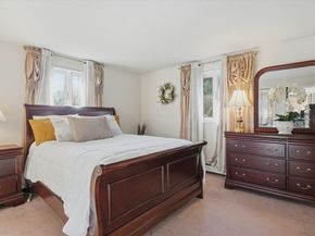 14 Ridgefield Dr, Framingham MA 01701