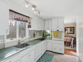 14 Ridgefield Dr, Framingham MA 01701