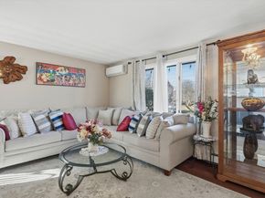 14 Ridgefield Dr, Framingham MA 01701