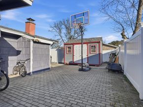 14 Ridgefield Dr, Framingham MA 01701