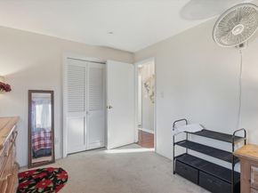 14 Ridgefield Dr, Framingham MA 01701