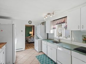 14 Ridgefield Dr, Framingham MA 01701