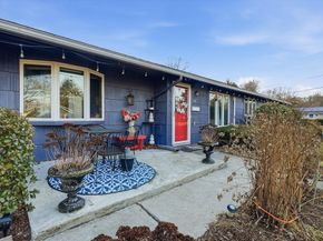 14 Ridgefield Dr, Framingham MA 01701