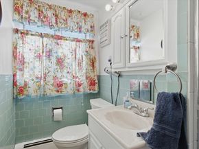 14 Ridgefield Dr, Framingham MA 01701