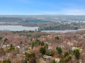 44 Old Colony Dr, Westborough MA 01581