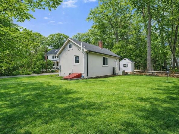 3 Riverside Dr, Dover MA 02030
